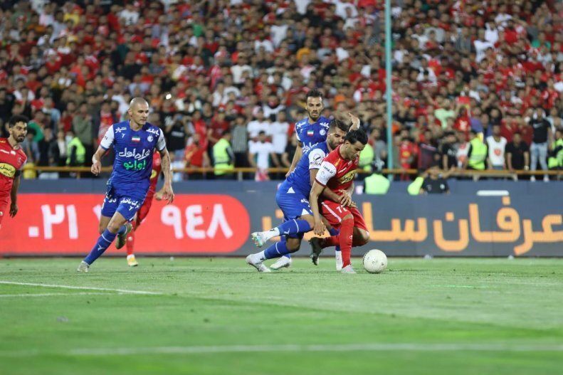 واضح ترین قاب از بزرگترین اشتباه داور دربی