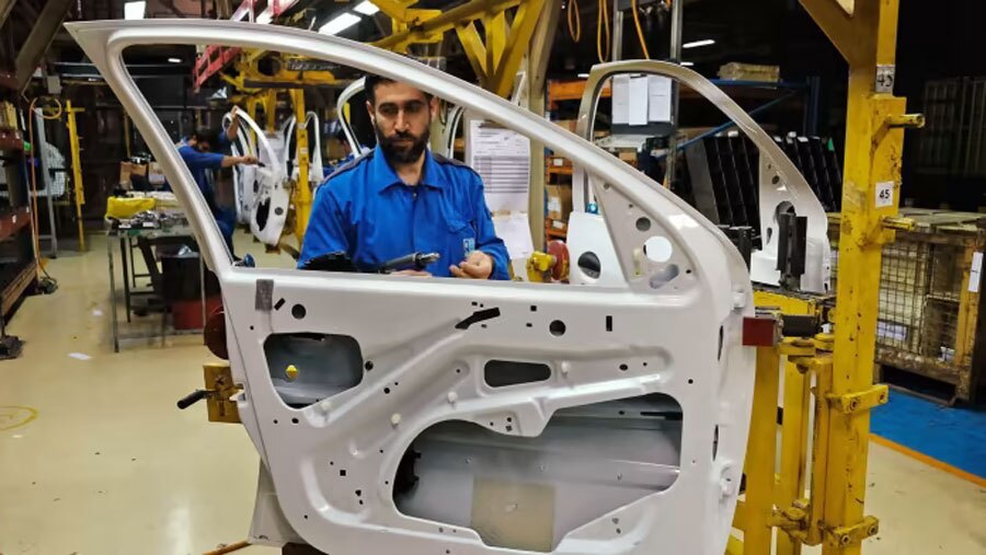 فایننشال تایمز: تقلای صنعت خودرو ایران زیر فشار تحریم فایننشال تایمز: تقلای صنعت خودرو ایران زیر فشار تحریم