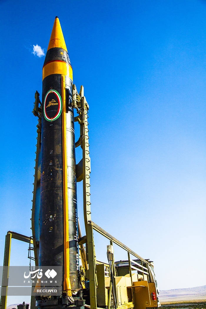 رونمایی از موشک جدید ایران (+عکس) رونمایی از موشک جدید ایران (+عکس)