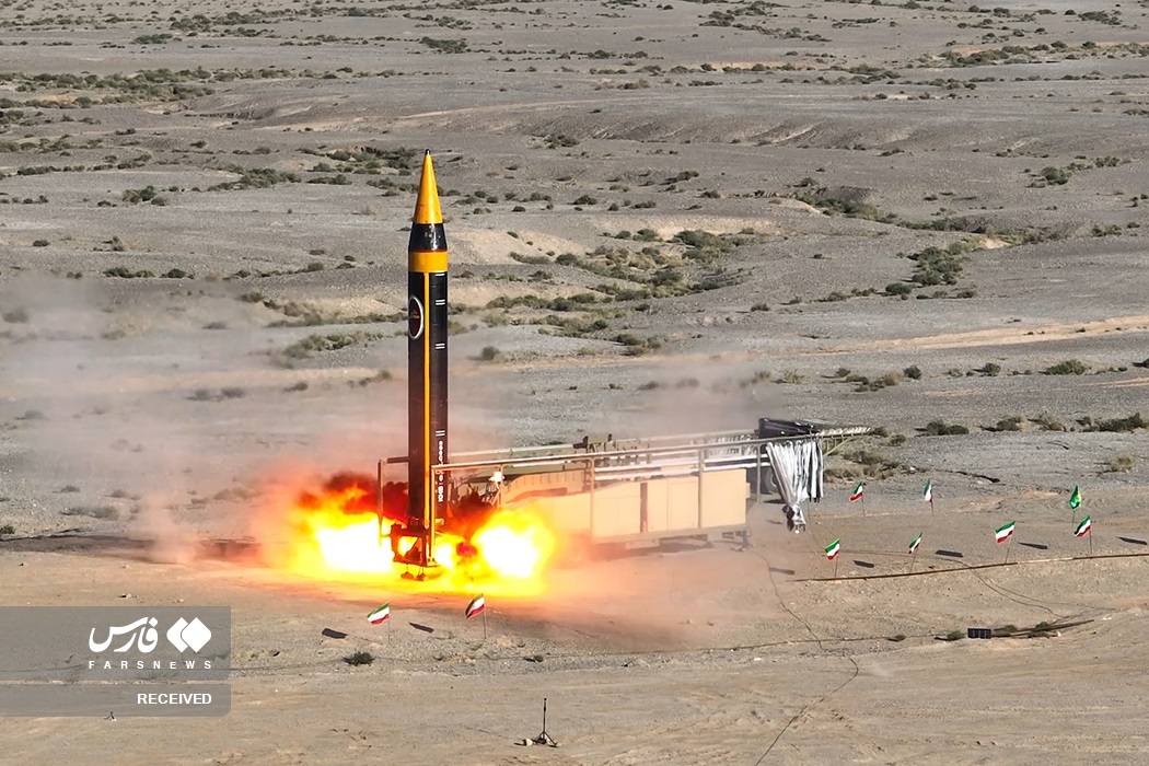 رونمایی از موشک جدید ایران (+عکس) رونمایی از موشک جدید ایران (+عکس)