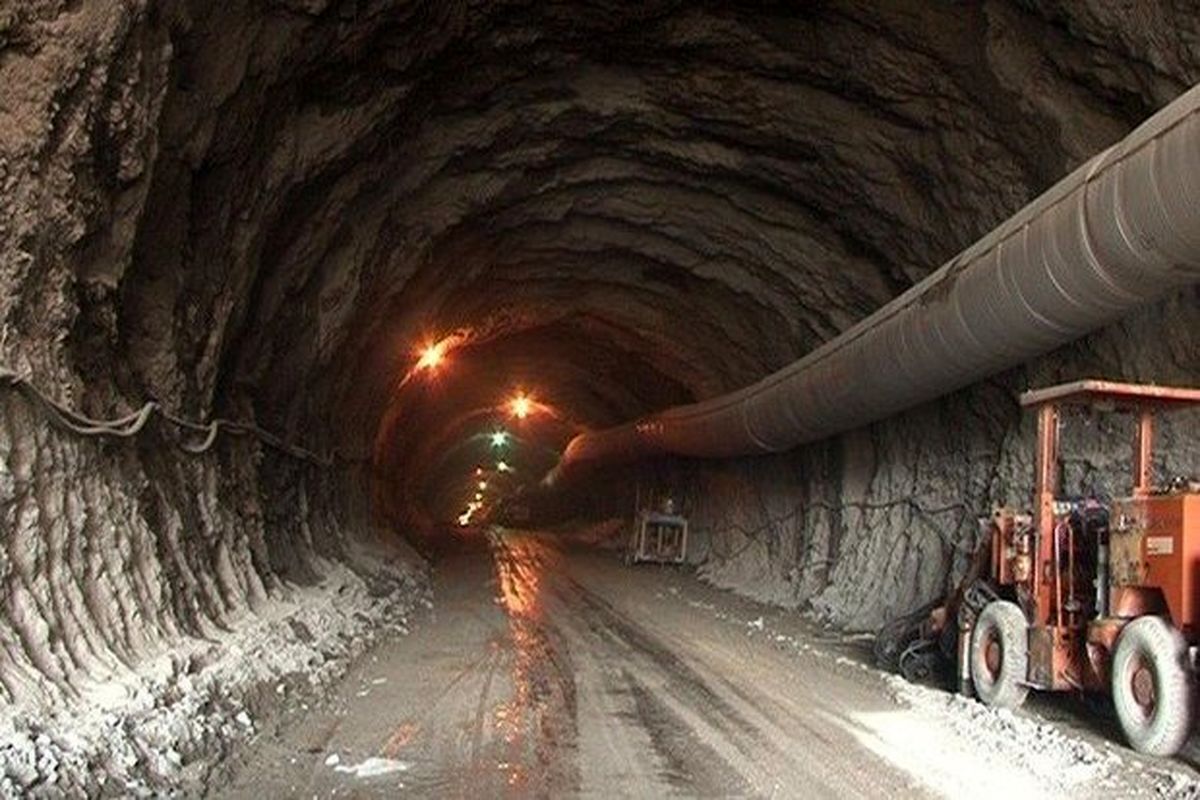 فوت یک کارگر براثر ریزش تخته سنگ در تونل آزاد راه تهران - شمال
