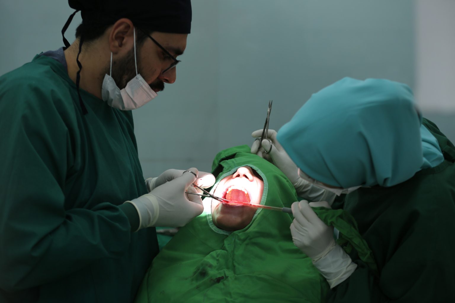 وقتی رنج بیماران پروانهای فراتر از زخمهای پوستی میرود؛ از بحران سلامت دهان و دندان تا هزینههای سرسامآور درمان وقتی رنج بیماران پروانهای فراتر از زخمهای پوستی میرود؛ از بحران سلامت دهان و دندان تا هزینههای سرسامآور درمان