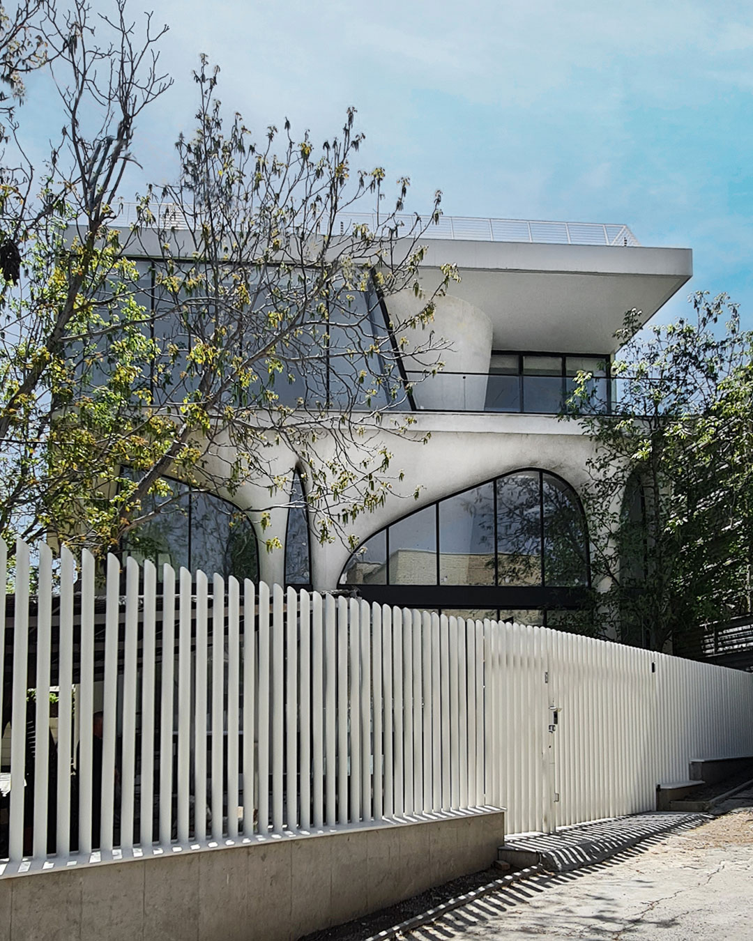 نمای بیرونی ویلای بازیگر در لواسان نمای بیرونی ویلای بازیگر در لواسان