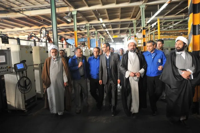 بازديد اعضاي كميسيون اصل 90 از ايران خودرو