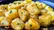 طرز تهیه سیب زمینی با کره سیر طلایی در ماهیتابه؛ بدون نیاز به فر