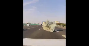 اقدام خونسردانه راننده پس از برخورد برزنت کامیون با شیشه جلو خودرو