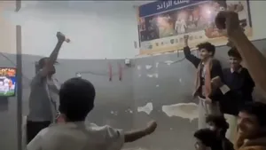 شادی گروهی از جوانان یمنی از گل ایران به بلژیک