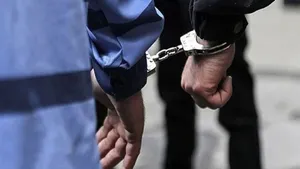 بازداشت فرد مدعی نفوذ در رده‌های بالای حاکمیتی کشور