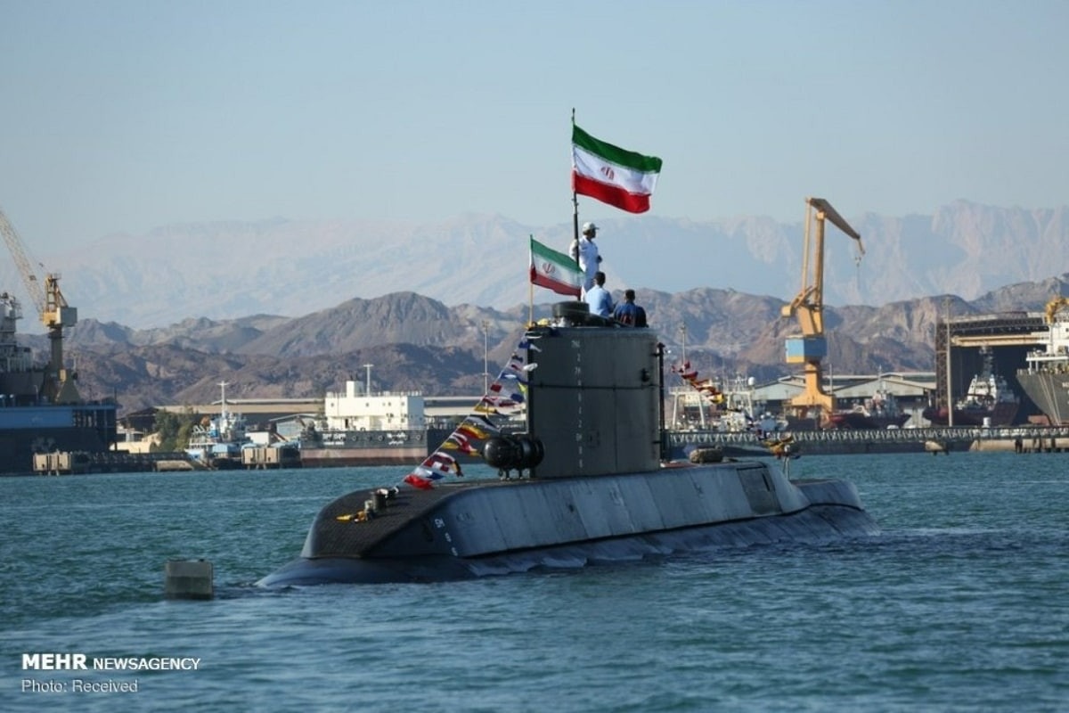 زیردریایی کلاس فاتح (Fateh-class) و زیردریاییهای کوچک کلاس غدیر (Ghadir-class) که برای عملیات ساحلی و مینگذاری بهینهسازی شدهاند، فعالیت میکنند. زیردریایی کلاس فاتح (Fateh-class) و زیردریاییهای کوچک کلاس غدیر (Ghadir-class) که برای عملیات ساحلی و مینگذاری بهینهسازی شدهاند، فعالیت میکنند.