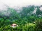 بارش‌های تابستانی در شمال ایران؛ دمای اردبیل و شهرکرد به ۱۱ درجه رسید