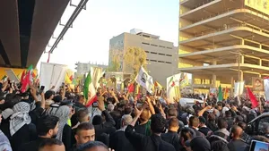 ازدحام گسترده در نجف؛ عراقی‌ها با «لبیک یا خامنه‌ای» بیعت کردند