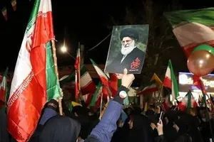 نکاتی برای حفظ آب بدن و پیشگیری از گرمازدگی در مراسم تشییع رهبر شهید انقلاب