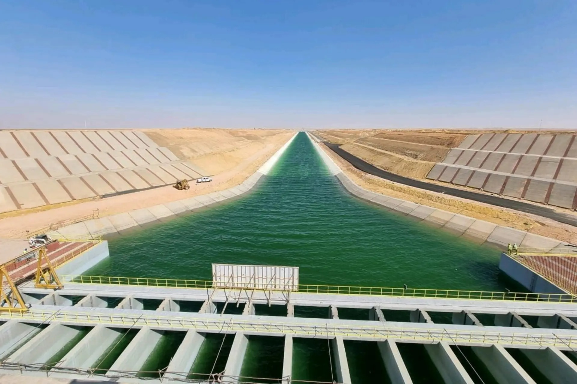 مهندسی انتقال آب به دل صحرا مهندسی انتقال آب به دل صحرا