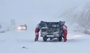 آتش سوزی مهیب در هتل معروف فرانسه گردشگران را غافلگیر کرد