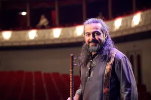 پرواز همای بار دیگر برای رهبر شهید خواند