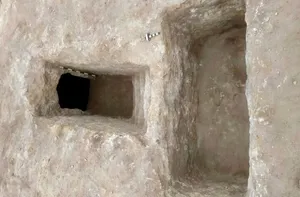 کشف مقبره‌ زیر یک اردوگاه نظامی در مصر