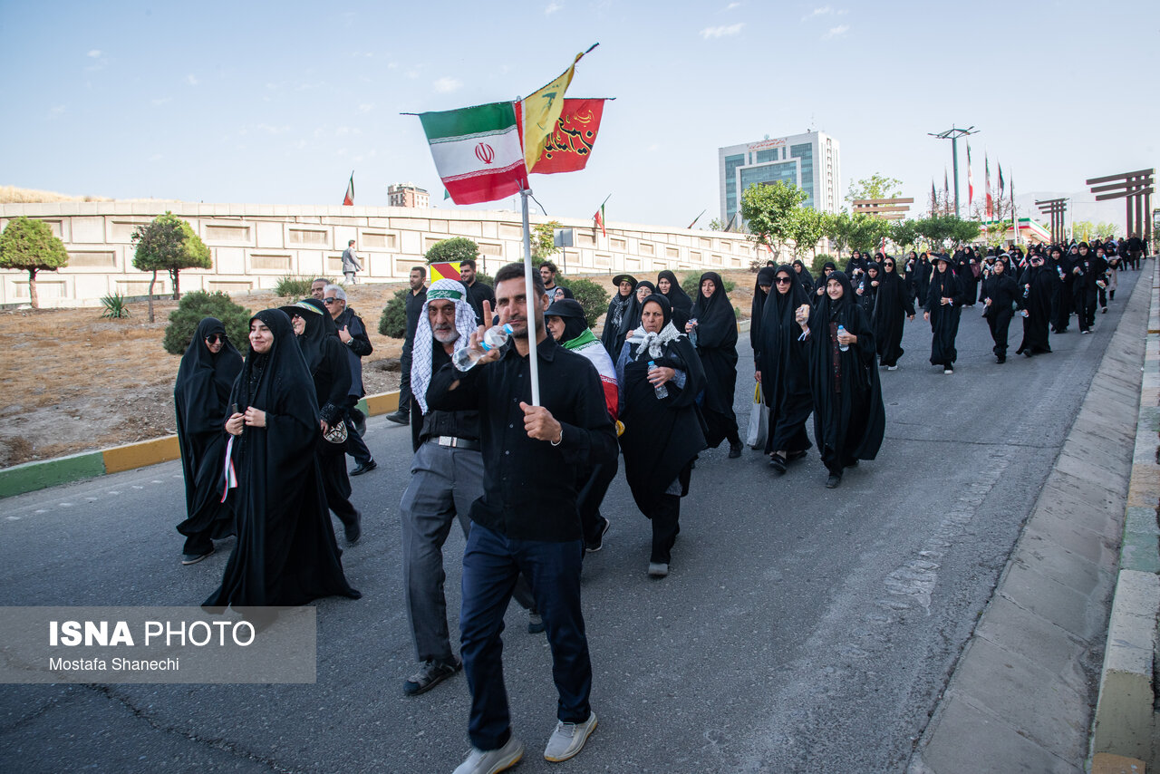 عزاداران در وداع با رهبر شهید عزاداران در وداع با رهبر شهید