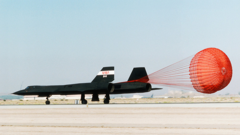 ناسا هواپیمای جاسوسی SR-71 Blackbird را بعد از 27 سال به آسمان بازمیگرداند ناسا هواپیمای جاسوسی SR-71 Blackbird را بعد از 27 سال به آسمان بازمیگرداند