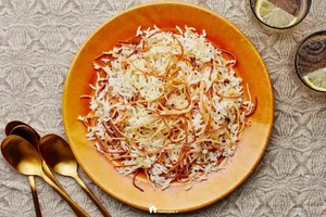 طرز تهیه رشته پلو بدون گوشت برای روزهای شلوغ