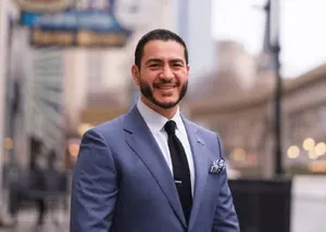 نامزد سنا در آمریکا: به‌جای ساخت مدرسه، پول‌مان را خرج بمباران کودکان می‌کنیم