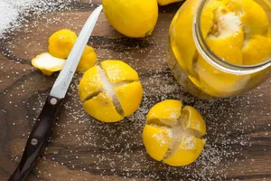 طرز تهیه لیمو تخمیری خانگی