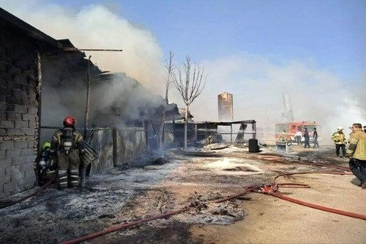 آتش سوزی کارخانه چسب آتش سوزی کارخانه چسب