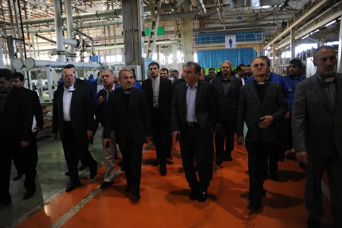 بازدید دکتر نوبخت و مهندس نعمت زاده از ایران خودرو