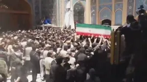 ورود پیکر رهبر شهید به داخل حرم مطهر امیرالمومنین(ع)