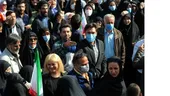 زنی با موهای بلوند در مراسم 13 آبان: نجات ایران در گرو 