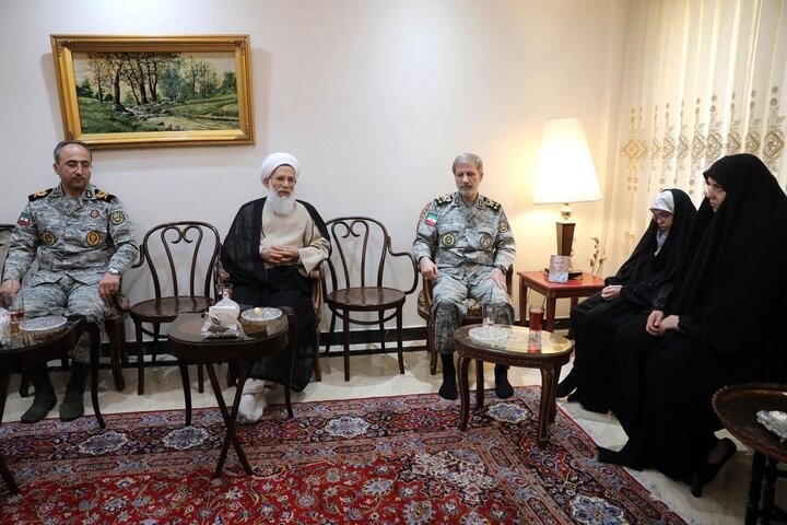 فرمانده کل ارتش: دشمن فهمید که باید به ایران احترام بگذارد فرمانده کل ارتش: دشمن فهمید که باید به ایران احترام بگذارد