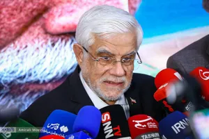 عارف: ان‌شاءالله مذاکرات به نتیجه می‌رسد؛ ما وارد یک فضای جدید می‌شویم/ تنگه هرمز متعلق به ایران است/ به‌سادگی نباید از تنگه عبور کرد