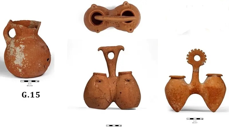 گورستان مرسین سرشار از اطلاعات ارزشمند است و وقتی به عمق گورها نگاه میکنیم، میتوانیم بازنمایی جنسیت را در اثنای آیینهای تدفین ملاحظه کنیم. برای مثال، گورهایی که متعلق به زنان بوده نسبت به گورهای مردان با زیورآلات و اشیاء غنیتری پر شدهاند و با مردان بیشتر سلاحهای آهنی دفن گردیده است. گورستان مرسین سرشار از اطلاعات ارزشمند است و وقتی به عمق گورها نگاه میکنیم، میتوانیم بازنمایی جنسیت را در اثنای آیینهای تدفین ملاحظه کنیم. برای مثال، گورهایی که متعلق به زنان بوده نسبت به گورهای مردان با زیورآلات و اشیاء غنیتری پر شدهاند و با مردان بیشتر سلاحهای آهنی دفن گردیده است.