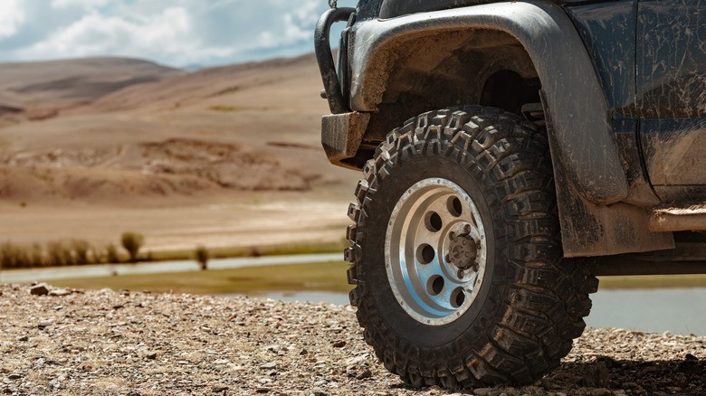 لاستیکهای RT (Rugged-Terrain): پل ارتباطی بین AT و MT لاستیکهای RT (Rugged-Terrain): پل ارتباطی بین AT و MT