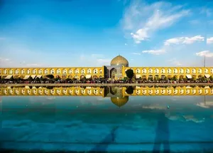 ایران قدیم؛ سربازان در حال انجام حرکات ورزشی در میدان نقش جهان اصفهان (عکس)