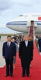 سفر رئیس جمهوری چین به آمریکا / استقبال ترامپ از شی در فرودگاه (عکس) / پرواز جنگنده ها و بمب افکن ها در مراسم استقبال / ایران در پرونده مذاکرات دو رهبر