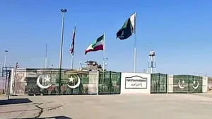 تردد تجار پاکستان از مرز زمینی‌ به ایران از سر گرفته شد