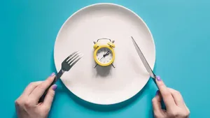 اگر ۲۴ ساعت غذا نخورید، چه اتفاقی برای قند خونتان می‌افتد؟