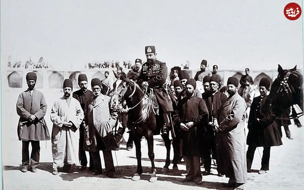 تصویری از «رژۀ نظامیان قاجاری» در مقابل مظفرالدین شاه؛ 130 سال قبل