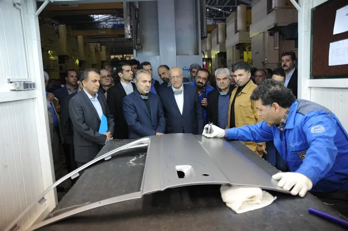 بازدید دکتر نوبخت و مهندس نعمت زاده از ایران خودرو