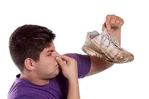 ۶ علت واقعی بوی بد پا؛ راهکار چیست؟