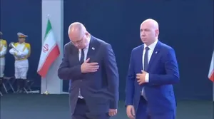 ادای احترام نمایندگان پارلمان و حزب جمهوری بلغارستان به پیکر رهبر شهید