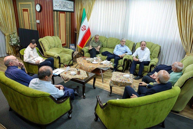 عکس و مکث/ در ستایش کت درآوردن پزشکیان اما نه فقط برای کولر که به امید جنم و باج ندادن! عکس و مکث/ در ستایش کت درآوردن پزشکیان اما نه فقط برای کولر که به امید جنم و باج ندادن!