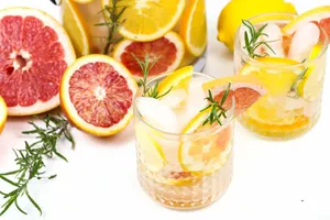 ۶ روش ساده برای مغذی تر و خوش طعم تر کردن آب آشامیدنی