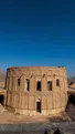 قلعه قمیشلو؛ میراثی از حاکم ظالم که مردم  نجاتش می‌دهند / یک اتاق عجیب پر از بریده‌های روزنامه‌های خارجی و برج نیم‌دایره مرموز