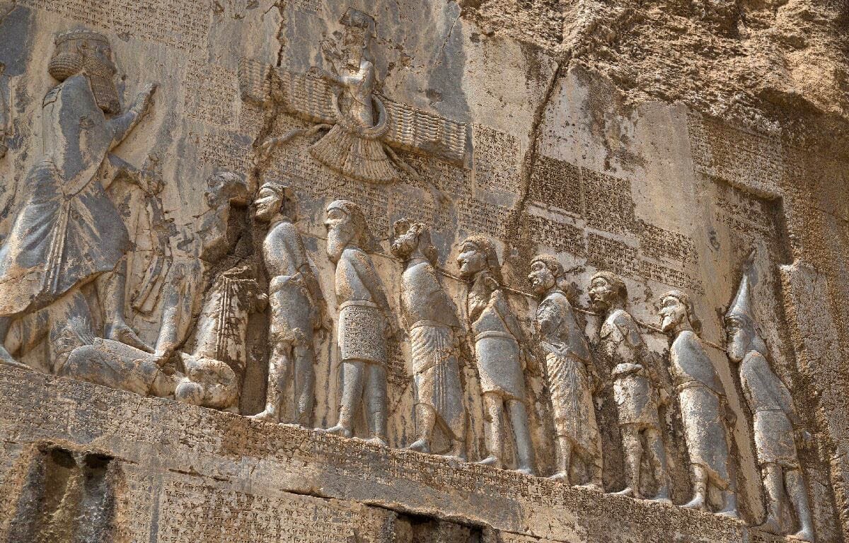 نقشبرجسته پیروزی داریوش، کتیبه بیستون، حدود ۵۲۲ تا ۴۸۶ پیش از میلاد، نقشبرجسته پیروزی داریوش، کتیبه بیستون، حدود ۵۲۲ تا ۴۸۶ پیش از میلاد،