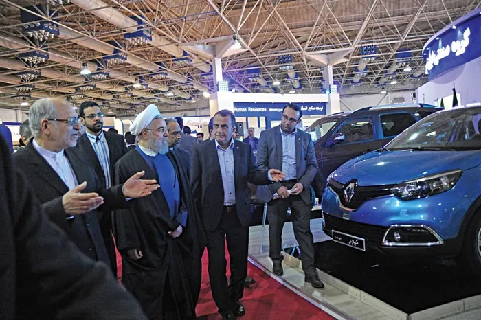 بازدید دکتر روحانی  ریاست جمهوری از غرفه ایران خودرو