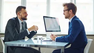 برای مشتریان گوش شنوا باشید حتی اگر فکر می کنید موضوع مسخره است (فیلم)