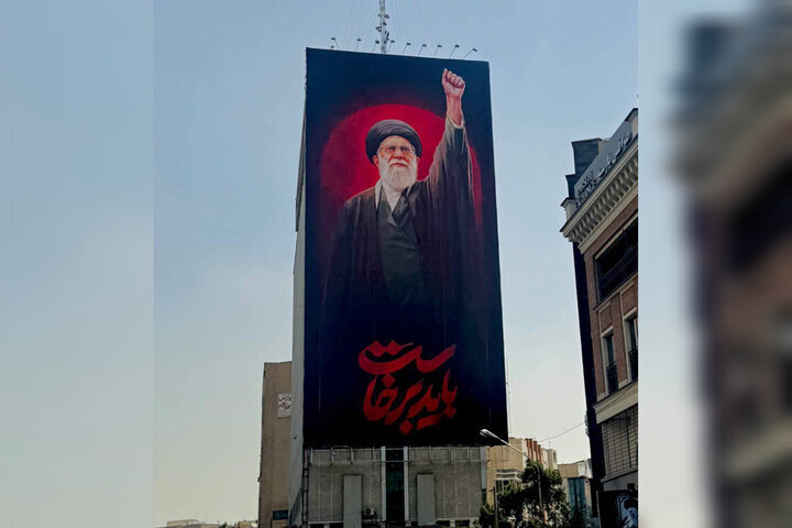 دیوارنگاره میدان جهاد آنچه هنرمندان برای رهبر شهید نقش زدند