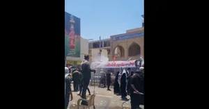 خنک‌سازی زائران با مه‌پاش در حاشیه مراسم تشییع رهبر شهید انقلاب