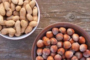 فندق یا بادام‌زمینی؛ کدام‌یک بیشتر کلسترول را پایین می‌آورد؟